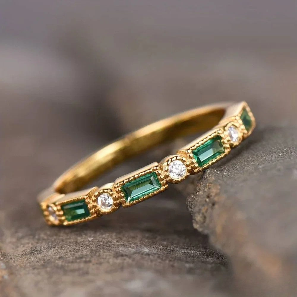 Anillo de oro con zirconia verde diseño retro