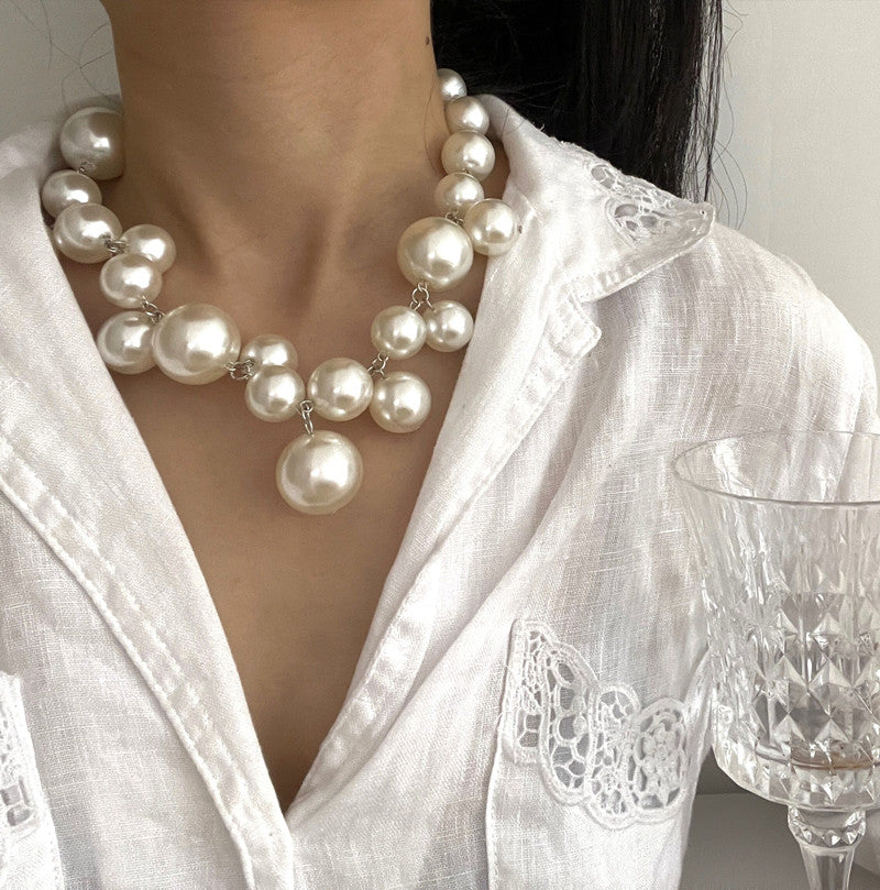 Collar elegante de perlas para mujer