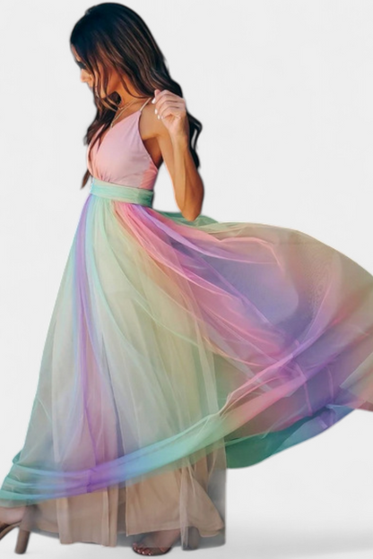 Vestido a rayas colorido con escote en V