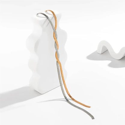 Collar ajustable con diseño de serpiente elegante