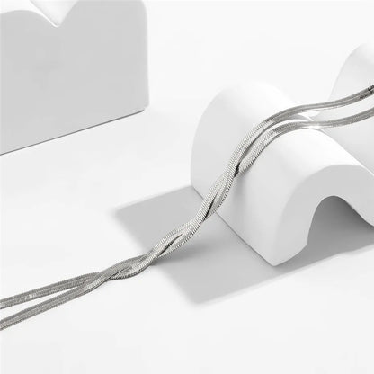 Collar ajustable con diseño de serpiente elegante