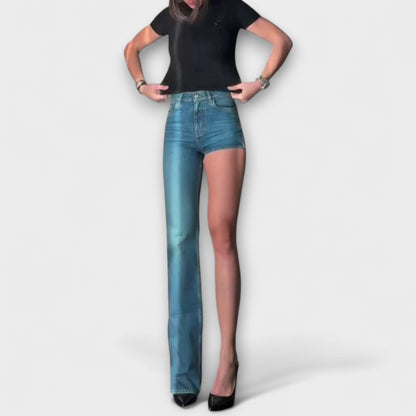 Pantalones vaqueros asimétricos con tirante en un hombro