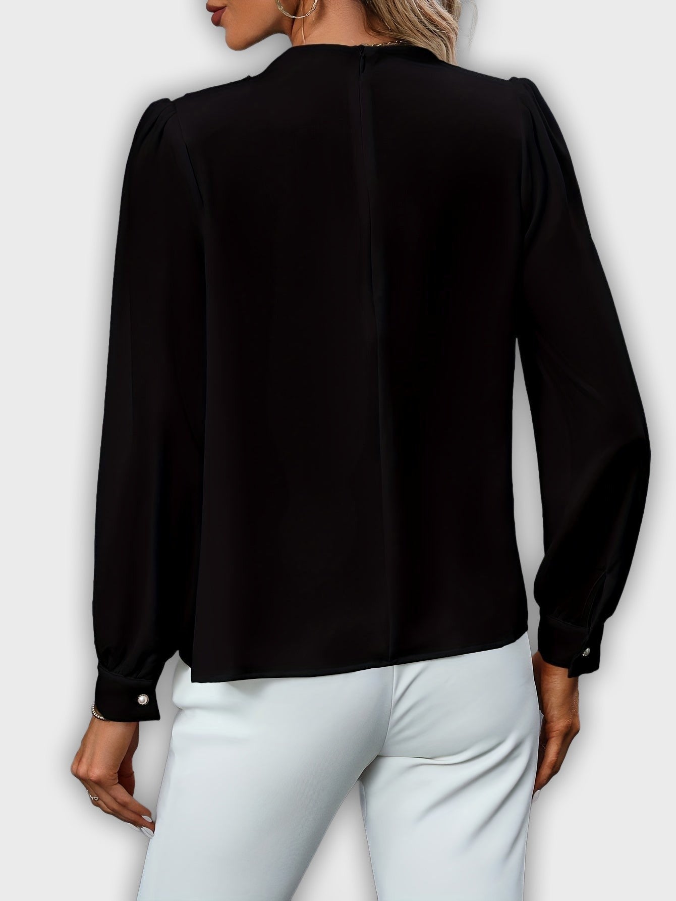 Camisa elegante de cuello alto