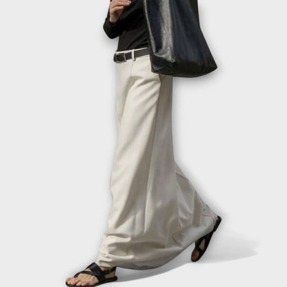 Falda Emma de corte en línea H con diseño minimalista