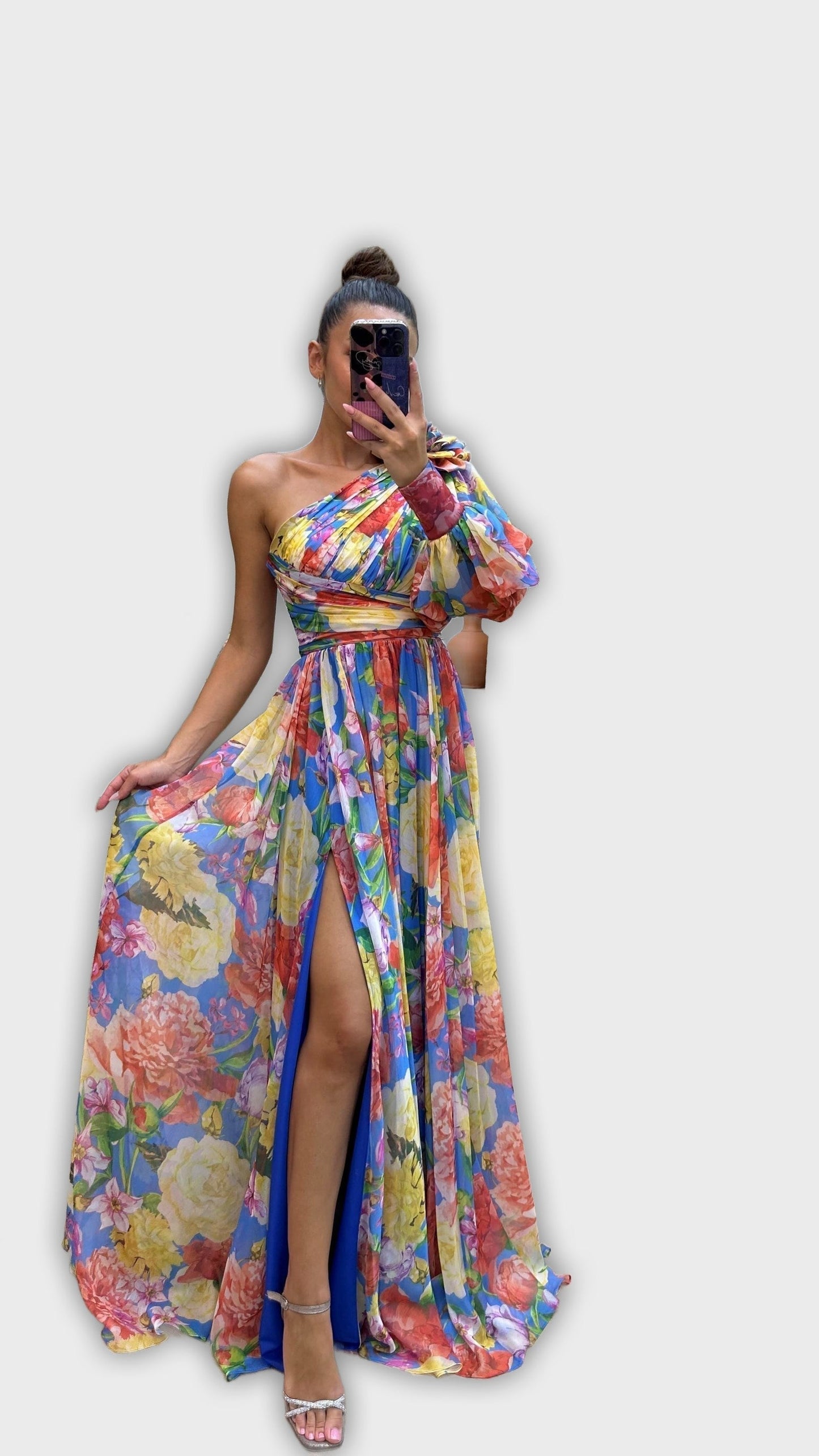 Vestido impresionante de Mica