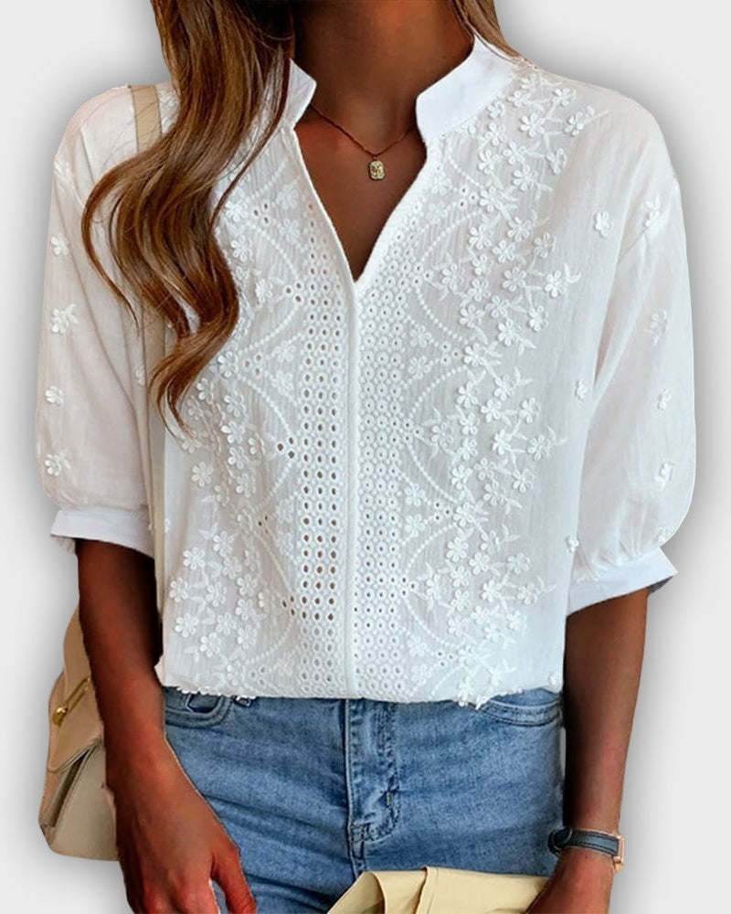 Blusa con mangas abullonadas y cuello en V de encaje