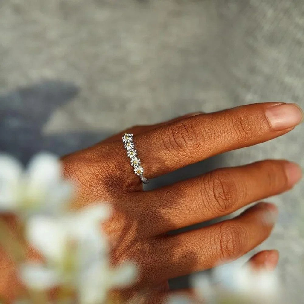 Anillo ajustable de plata con flor pintada a mano