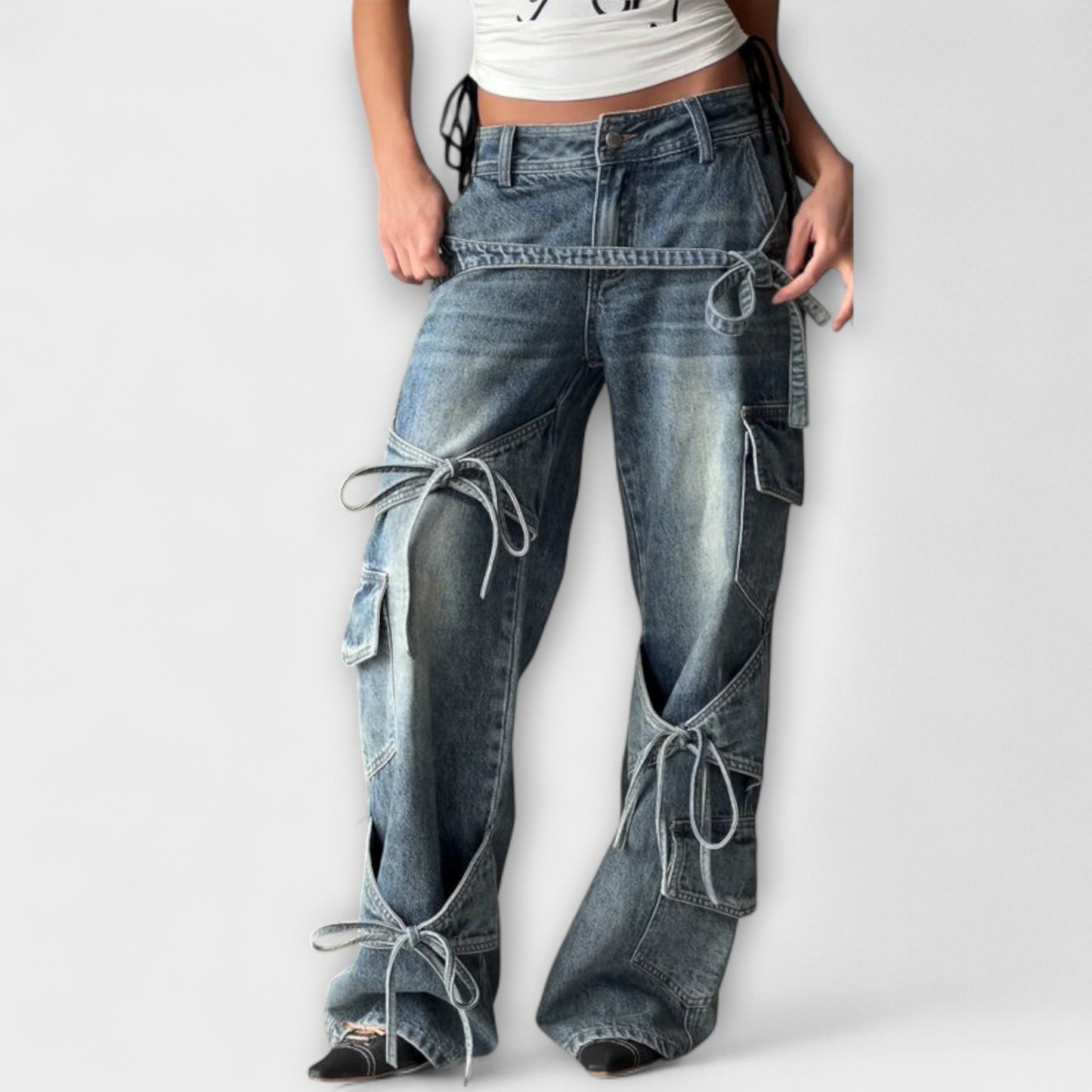 Jeans de mezclilla con detalles decorativos