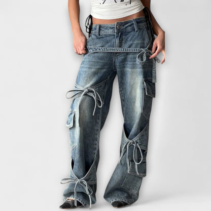 Jeans de mezclilla con detalles decorativos