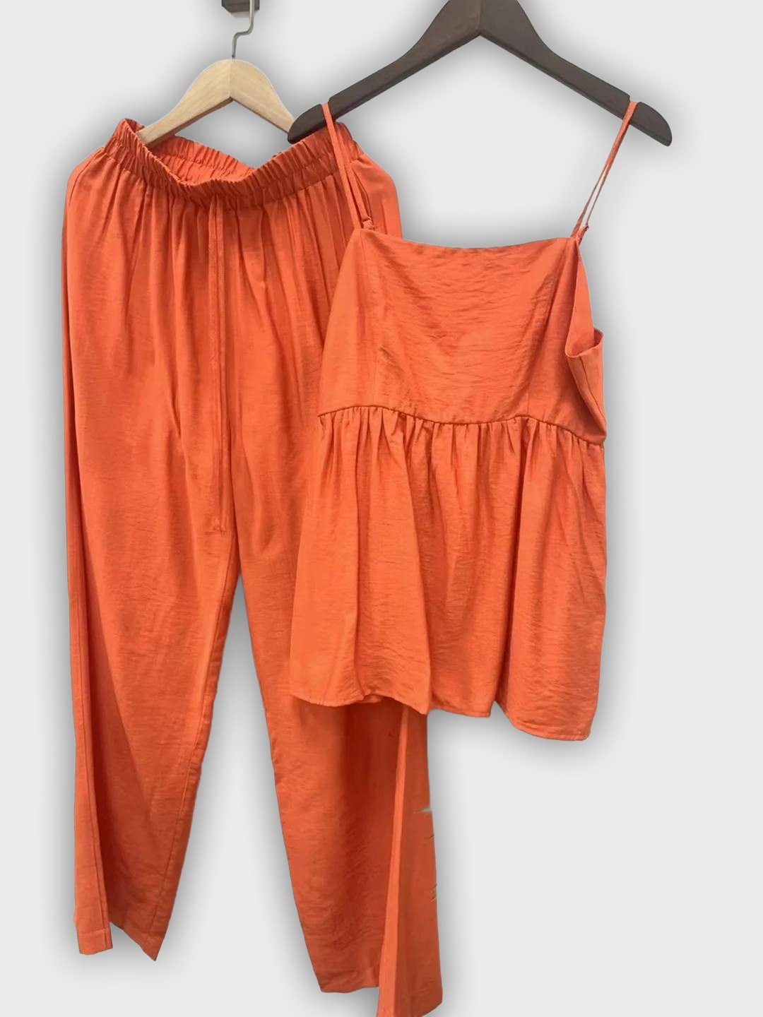 Conjunto de verano de dos piezas con top y pantalones anchos estilo elegante y relajado