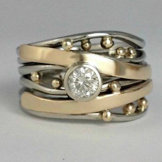 Anillo clásico de zirconia con recubrimiento de oro