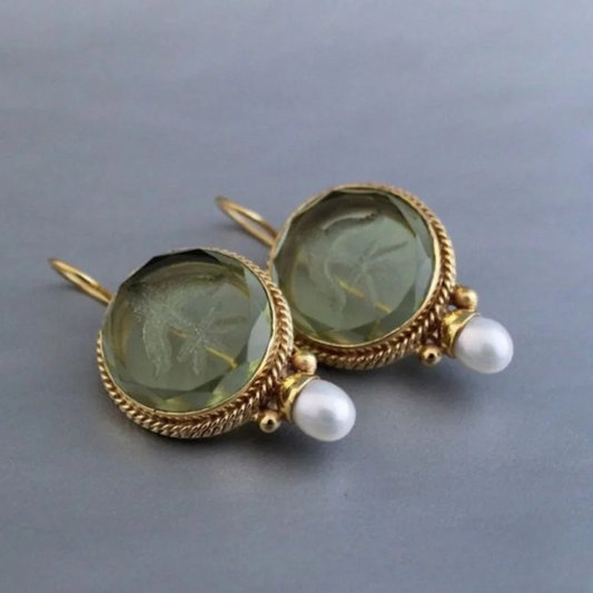 Pendientes vintage de lujo con piedra verde