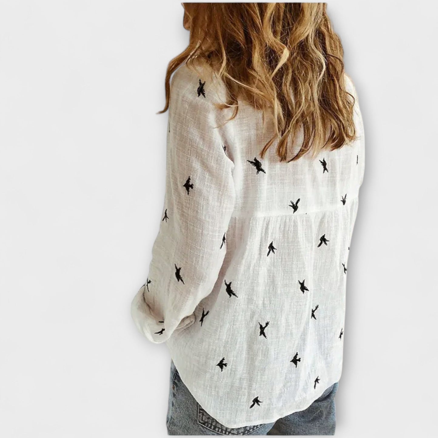 Camisa elegante de mujer con cuello lujoso