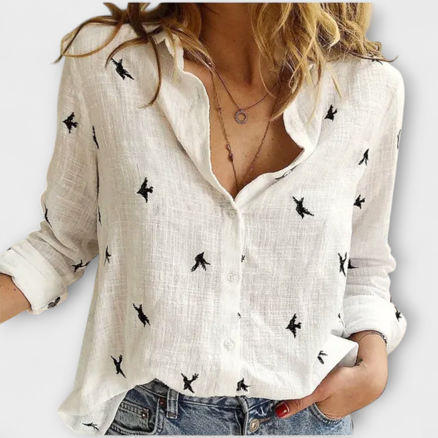 Camisa elegante de mujer con cuello lujoso