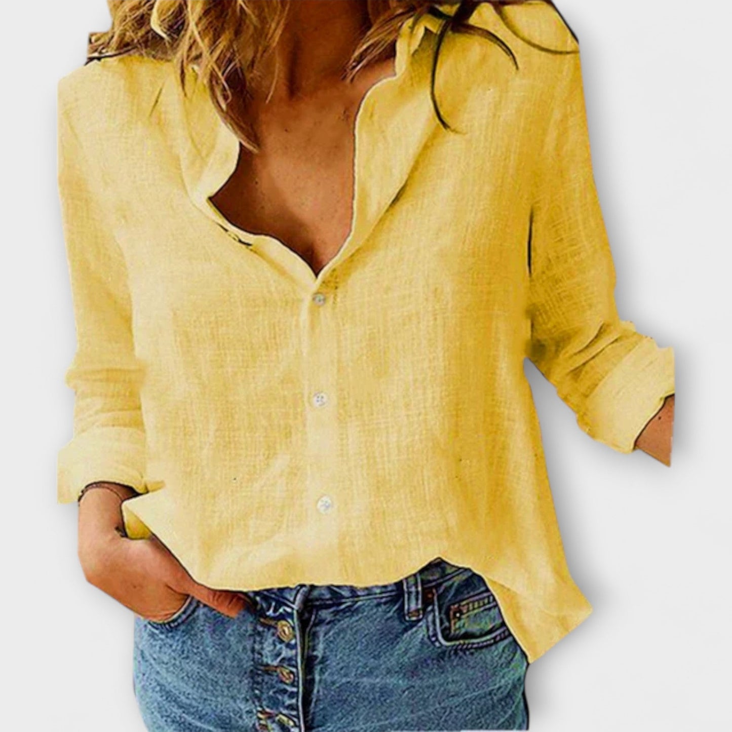 Camisa elegante de mujer con cuello lujoso