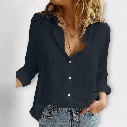 Camisa elegante de mujer con cuello lujoso