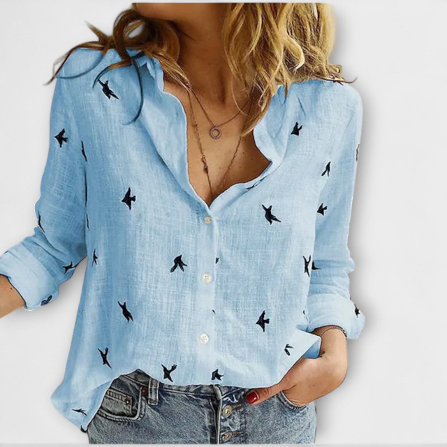 Camisa elegante de mujer con cuello lujoso