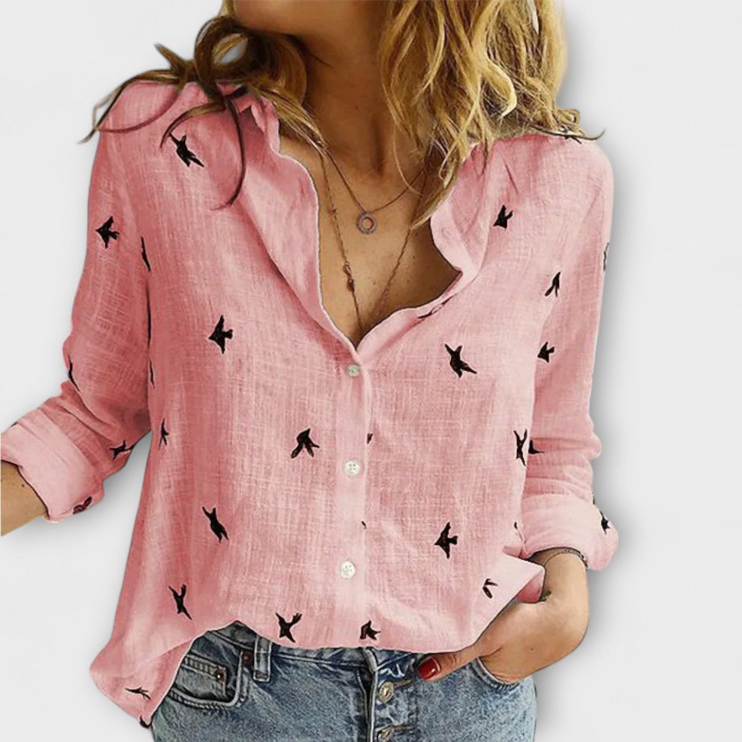Camisa elegante de mujer con cuello lujoso