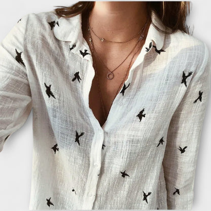 Camisa elegante de mujer con cuello lujoso