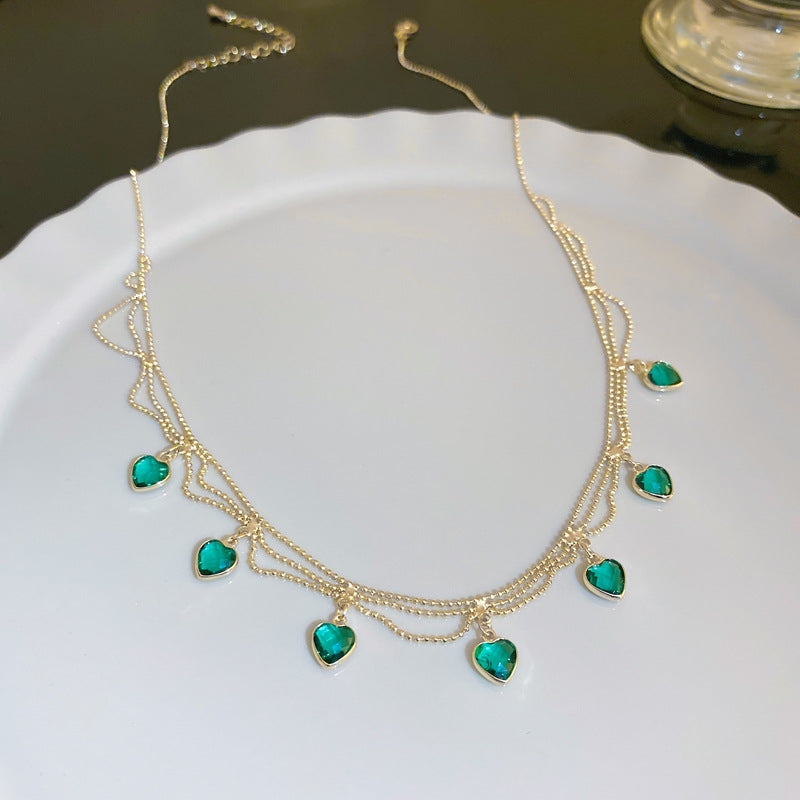 Cadena de corazón única con piedras de circonio