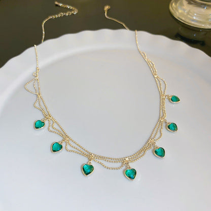 Cadena de corazón única con piedras de circonio