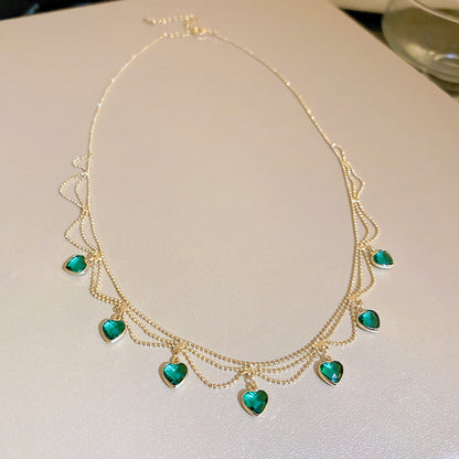 Cadena de corazón única con piedras de circonio