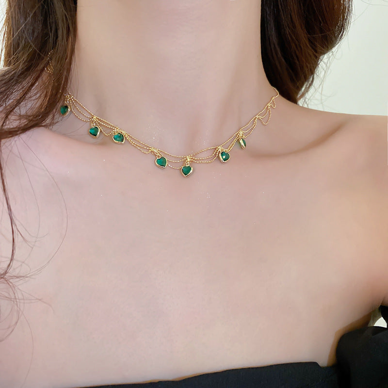 Cadena de corazón única con piedras de circonio