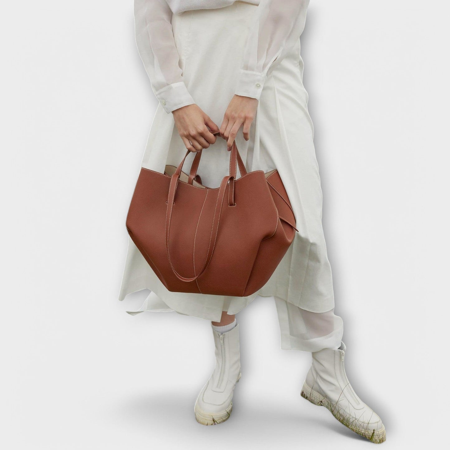 Bolso de mano de cuero italiano elegante Aura