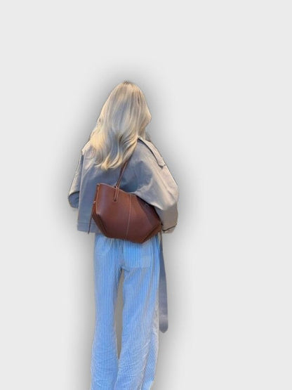 Bolso de mano con pliegues laterales