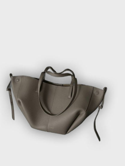 Bolso de mano con pliegues laterales