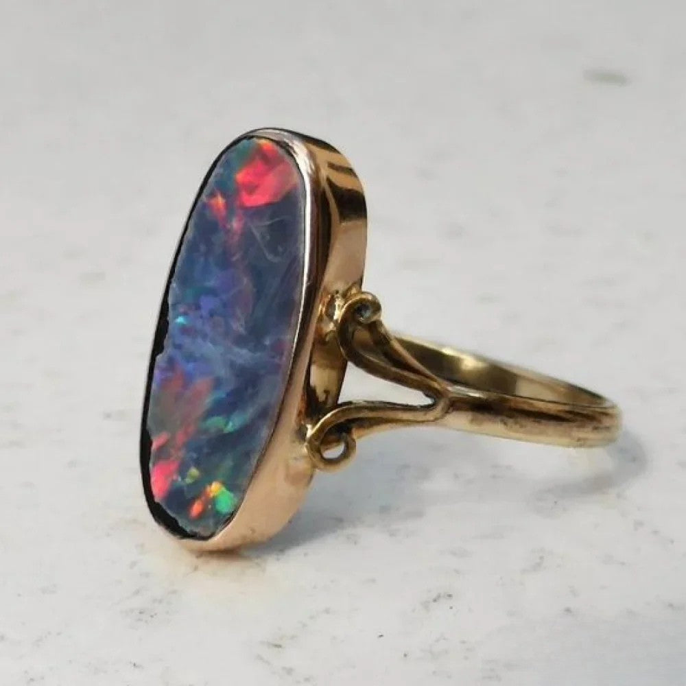 Anillo retro de ópalo de lujo con diseño único