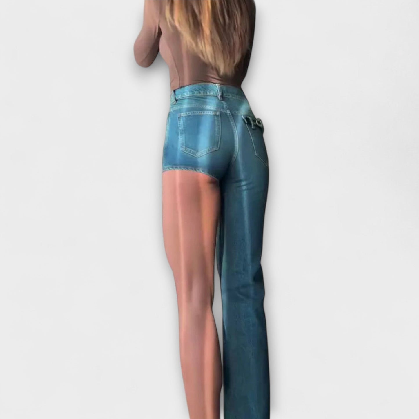 Pantalones vaqueros asimétricos con tirante en un hombro