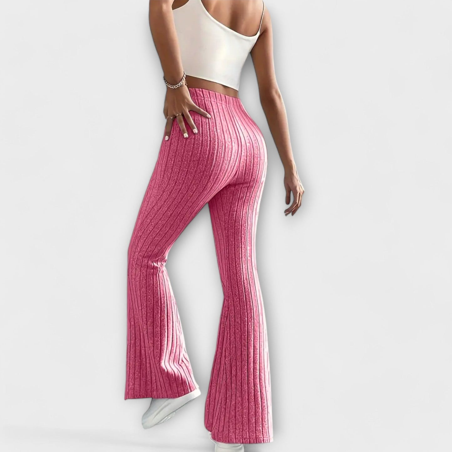 Pantalones elegantes de mujer con corte destacado