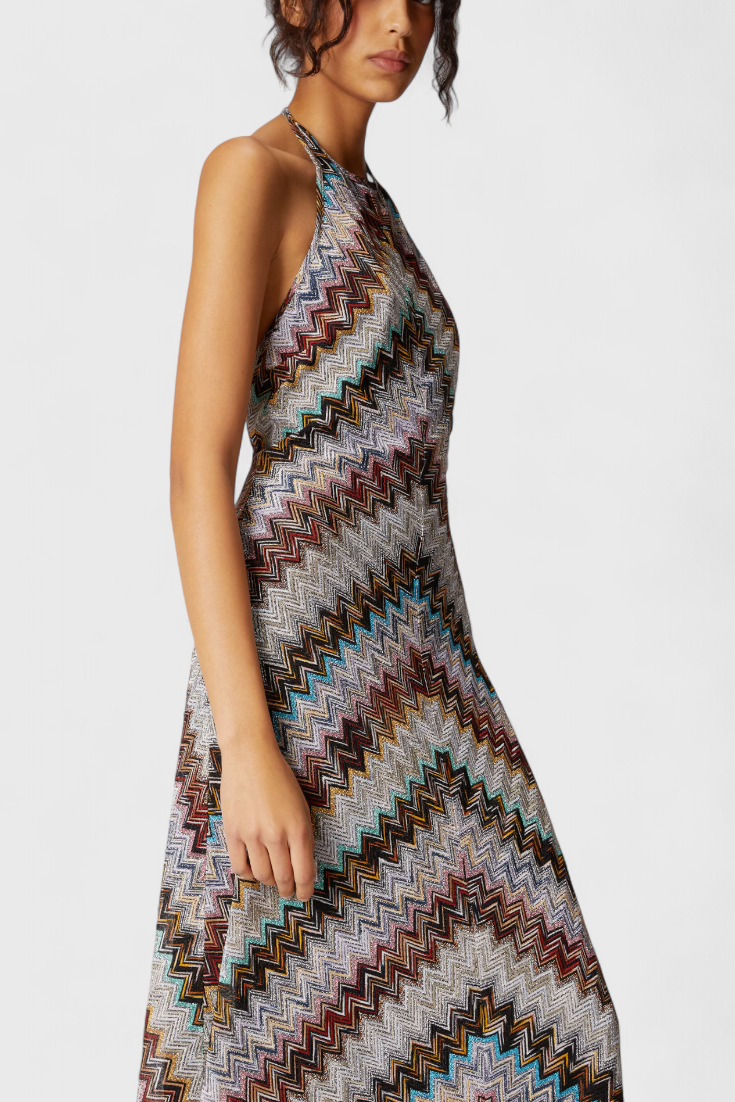 Vestido Melissa con cuello halter y zigzag con acabado iridiscente