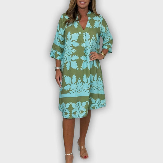 Vestido ligero de verano con colores brillantes